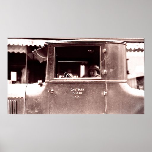 Femme dans la voiture d'Eastman Kodak Co. Poster