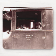 Femme dans la voiture d'Eastman Kodak Co. Tapis De Souris