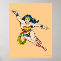 Femme de merveille volant en avant affiches