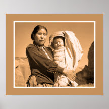 Femme de Navajo de photo d'art avec le nourrisson Posters