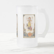Femme vintage de Halloween avec des chats, tasse d