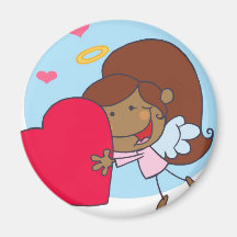 Fille mignonne avec le coeur magnets pour réfrigérateur