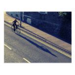 Fille sur une bicyclette (processus croisé) cartes postales