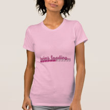 Filles jumelles chargeant la chemise de grossesse t-shirts
