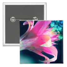 Fleur assez rose badge avec épingle