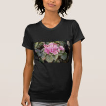 Fleur "rougeoyante" rose de Saintpaulia (violette  T-shirt