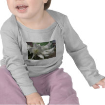 Fleurs blanches glorieuses 1 t-shirt