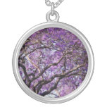 Fleurs de fleur d'arbre de Jacaranda au printemps Colliers Personnalisés