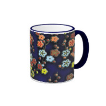 Fleurs de prune sur le bleu tasse à café
