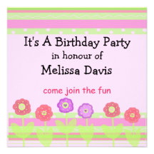 Fleurs et invitation modernes d'anniversaire de ra