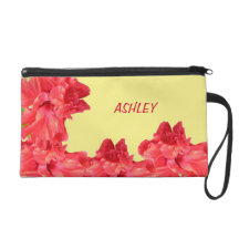 Fleurs rouges de ketmie sur le bracelet jaune dragonnes