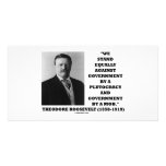 Foule de ploutocratie de gouvernement de support d cartes avec photo