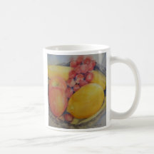 Fruit sur le plateau argenté tasses