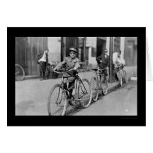 Garçon de messager et bicyclette 1911 cartes