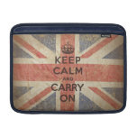 Gardez le calme et continuez avec le drapeau BRITA Poches Macbook
