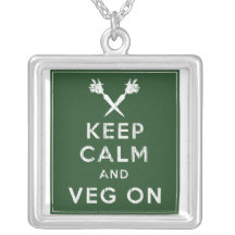 Gardez le calme et le Veg dessus Collier Personnalisé