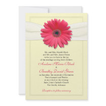 Gerbera rose avec l'invitation ene ivoire de ruban
