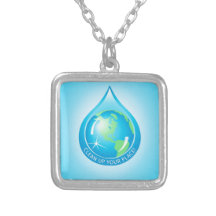 Globe dans la baisse collier