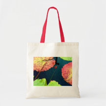 Goudvissen in waterlily vijver canvas tassen