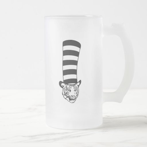 Grand chat dans le chapeau supérieur rayé mug à café