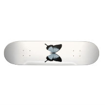 Grand papillon bleu et noir planche à roulette