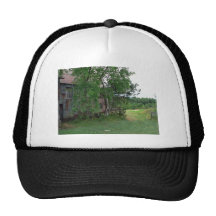 Grange et chemin casquette