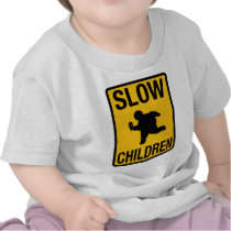 Grosse parodie de plaque de rue d'enfant d'enfants t-shirts