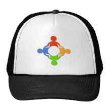 Groupe tenant des mains casquette