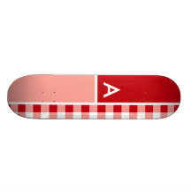 Guingan rouge plateaux de skateboards customisés