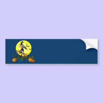 Halloween, heks op een bezem, knuppels en pompoene bumperstickers