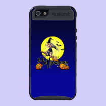 Halloween, heks op een bezem, knuppels en pompoene skinit hoesje