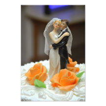Haut de forme de gâteau de mariage de jeunes marié tirages photo