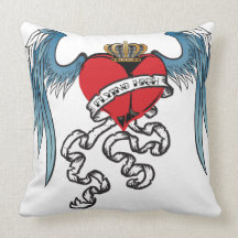 Haut oreiller volant de tatouage de coeur