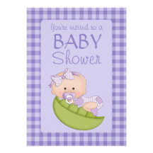 Het Meisje van het baby shower in een Paarse Uitno