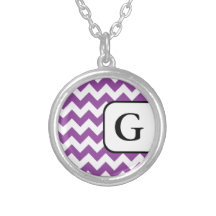 Het paarse Ketting van het Monogram van de Chevron