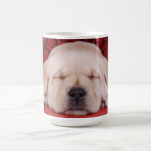 Het puppy en de rozen van Labrador Koffie Beker