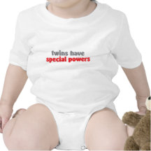 Het tweeling Speciale Rood van Bevoegdheden T-shirts