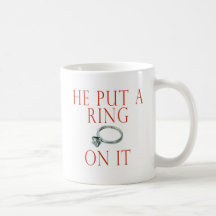 Il a mis un anneau là-dessus jeune mariée tasse