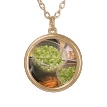Ingrédients de nourriture végétarienne et d'oeufs pendentifs