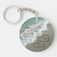 Initiales personnalisées sur la plage porteclés