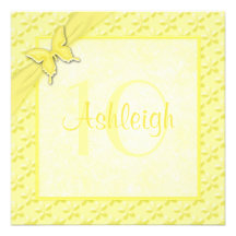 Invitation florale d'anniversaire de papillon jaun