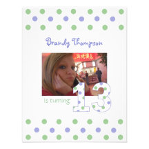 Invitation pourpre et verte d'anniversaire de poin