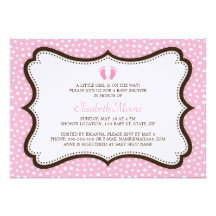 Invitation rose et brun de petits pieds de baby sh