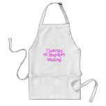 J'ai survécu à mes filles épousant le rose tablier