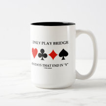 Je joue seulement au bridge les jours qui finissen mugs à café