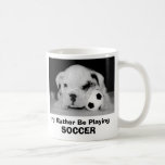 Je jouerais plutôt le chiot anglais de bouledogue  mugs