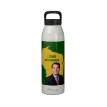 Je me tiens avec le marcheur de Scott du Gouverneu Bouteille D'eau