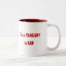 Je suis une TRAGÉDIE en ROUGE ; Drame de marche de tasses