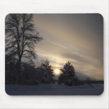Joli coucher du soleil d'hiver de janvier tapis de souris