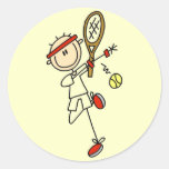 Joueur de tennis avec des T-shirts et des cadeaux  Adhésif Rond